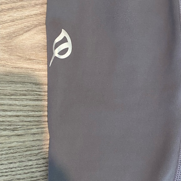P’tula Alainah III Pocket Legging Women’s size Small Plum Gray Color Soft! - Picture 2 of 6